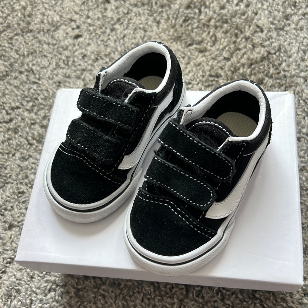 Toddler vans original  old skool Velcro’s 4c